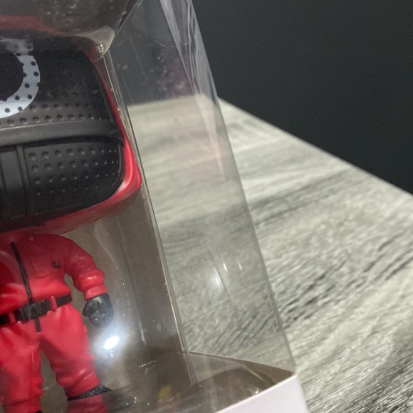 Funko Pop! Television | Squid Game #1226: Round Masked Worker - Vinyl Figure - Picture 9 of 10